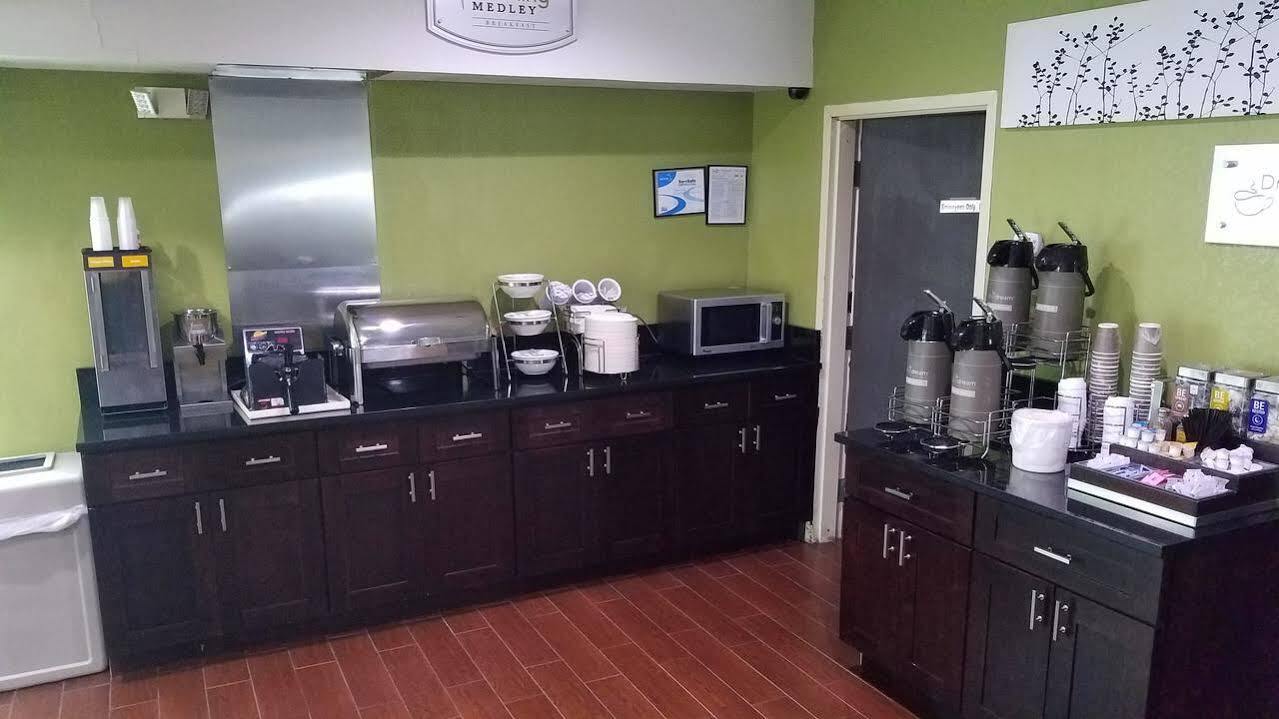 Wingate By Wyndham West I-475 Hotel 3*